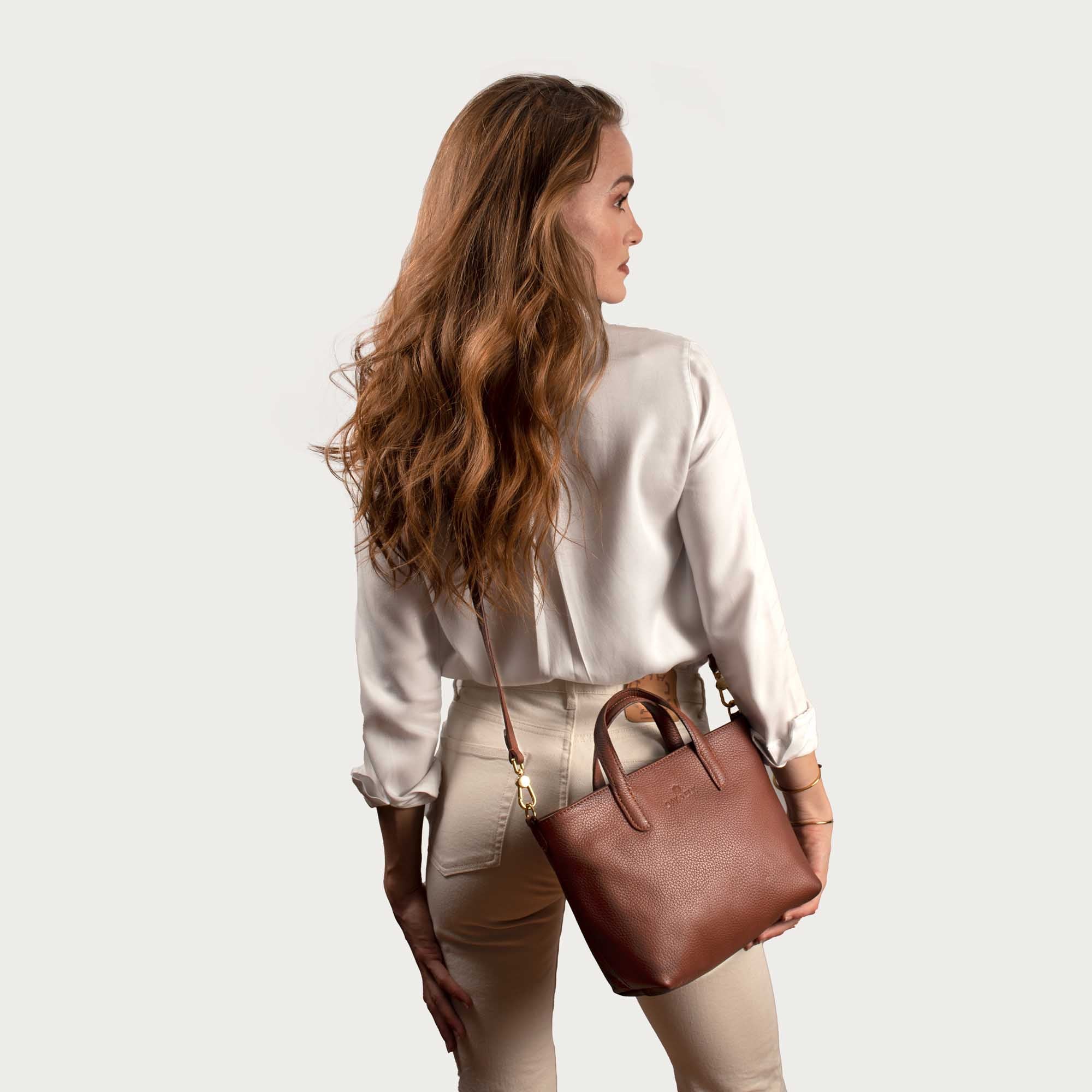 EMILY LEATHER CROSSBODY - OAK & ELK